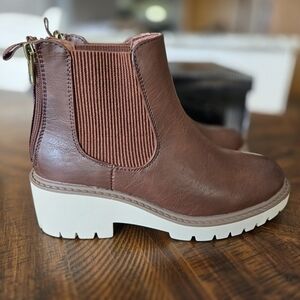 Pierre Dumas Ankle Booties Size 6